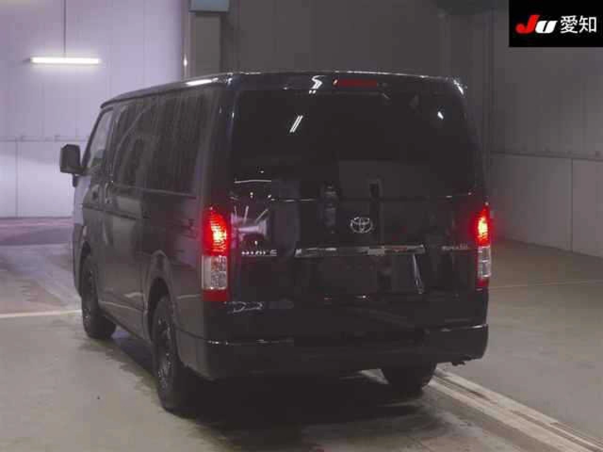TOYOTA HIACE VAN