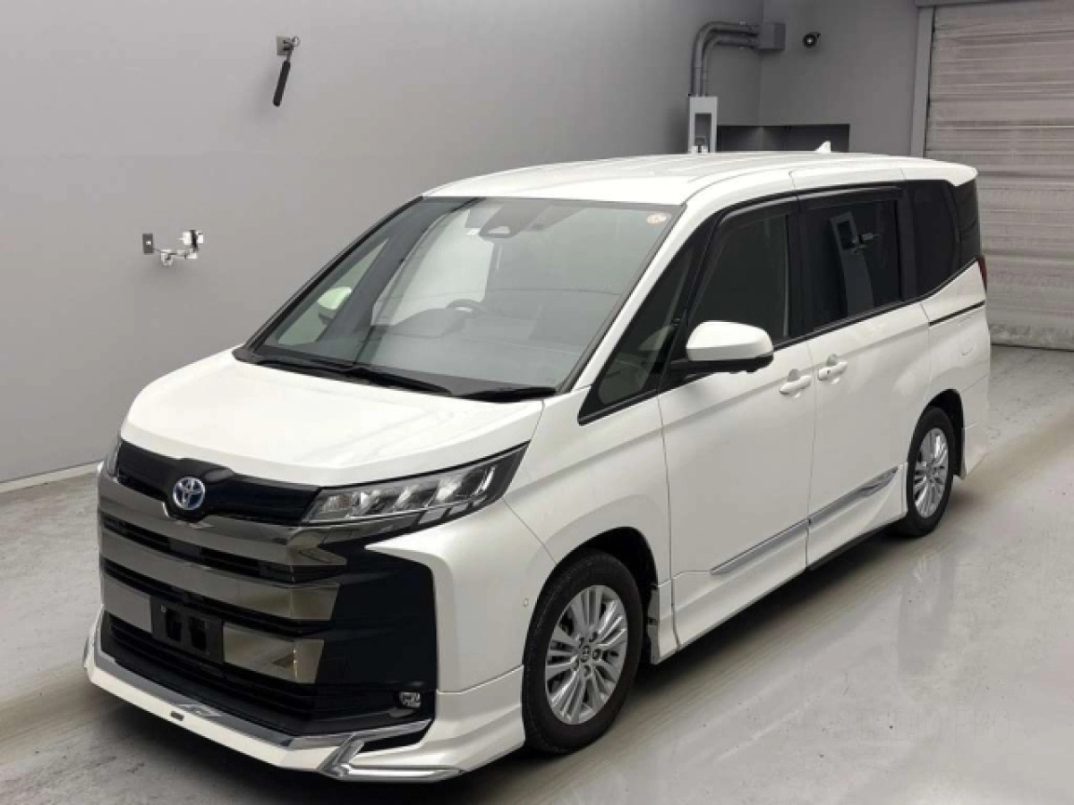 TOYOTA NOAH ZWR90W 2023