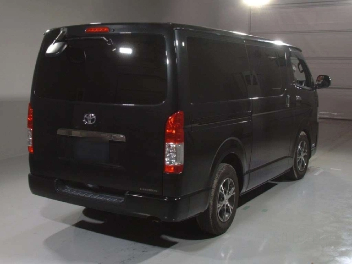 TOYOTA REGIUS ACE VAN
