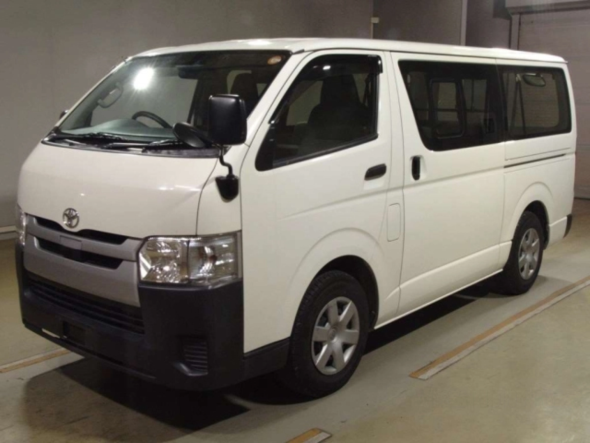 TOYOTA HIACE VAN