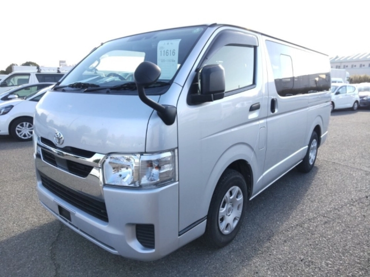 TOYOTA HIACE VAN TRH200V 2020