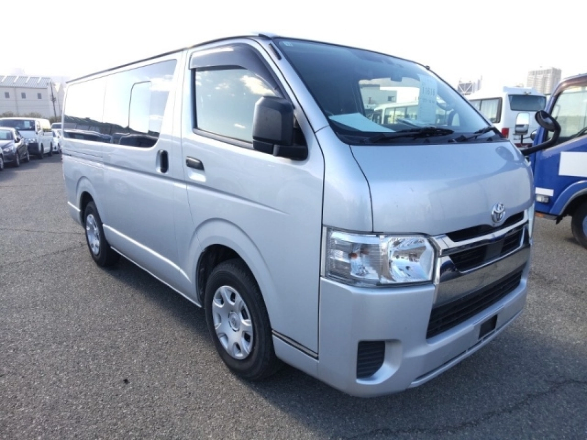 TOYOTA HIACE VAN