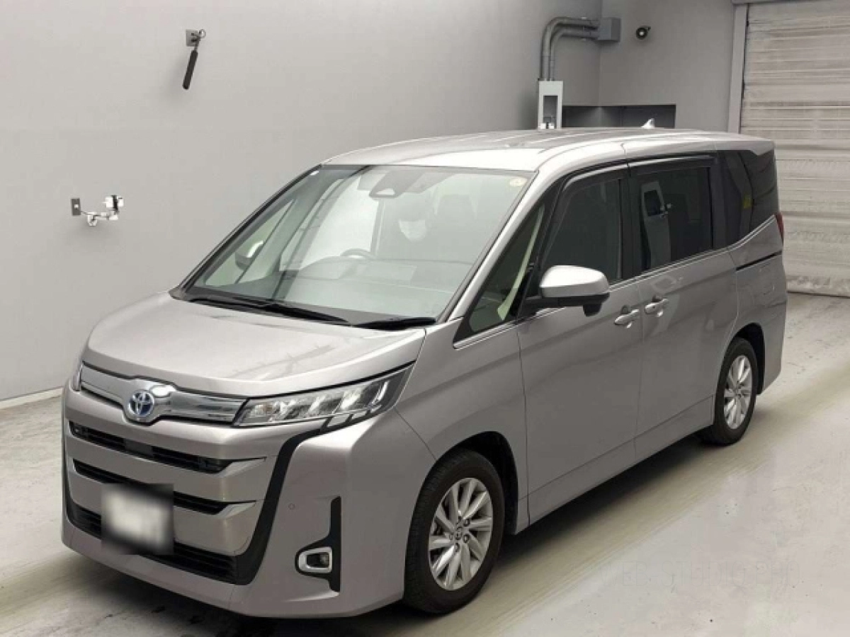 TOYOTA NOAH ZWR90W 2024
