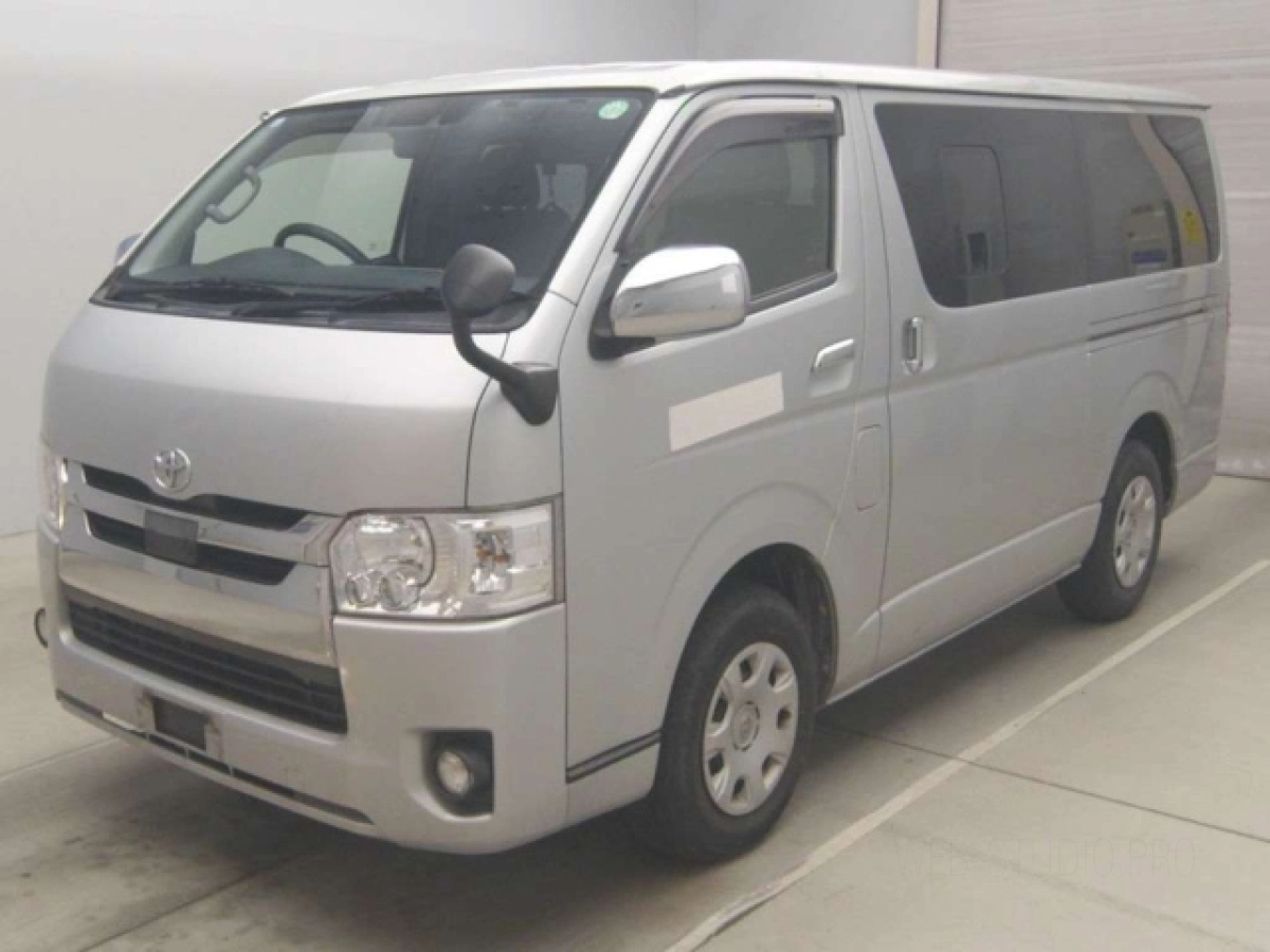 TOYOTA HIACE VAN