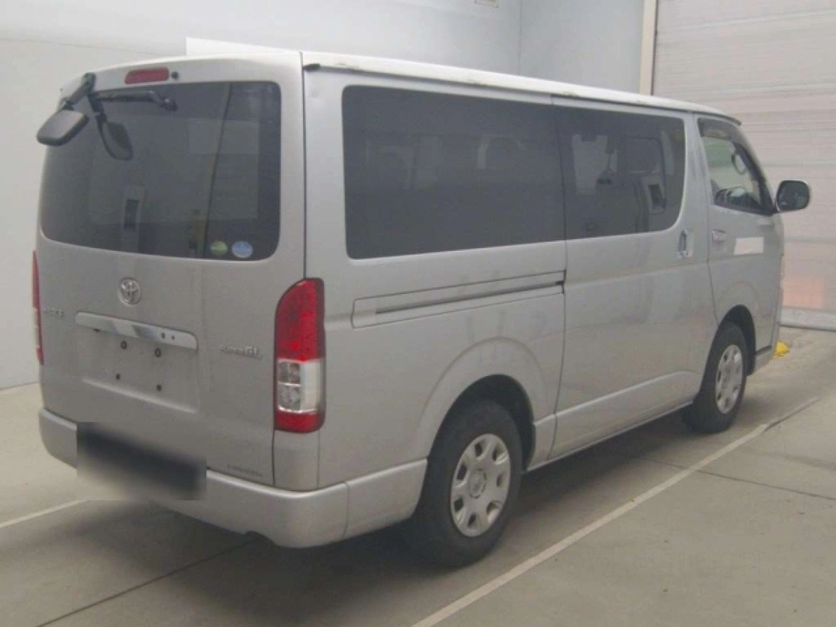 TOYOTA HIACE VAN