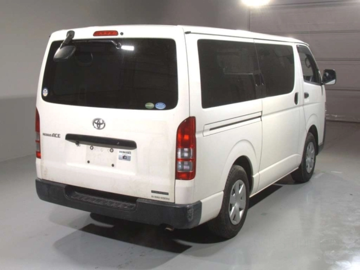 TOYOTA REGIUS ACE VAN