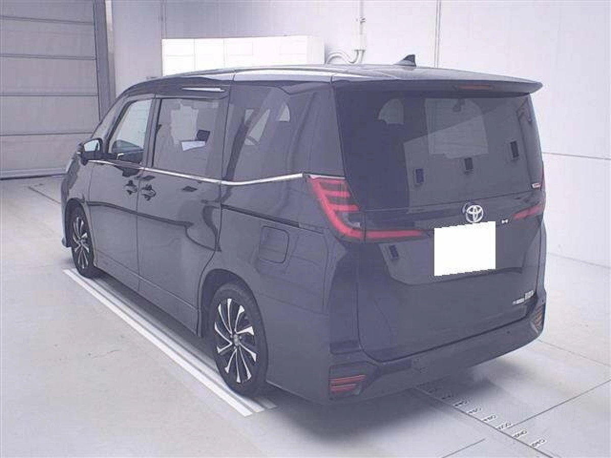 TOYOTA NOAH