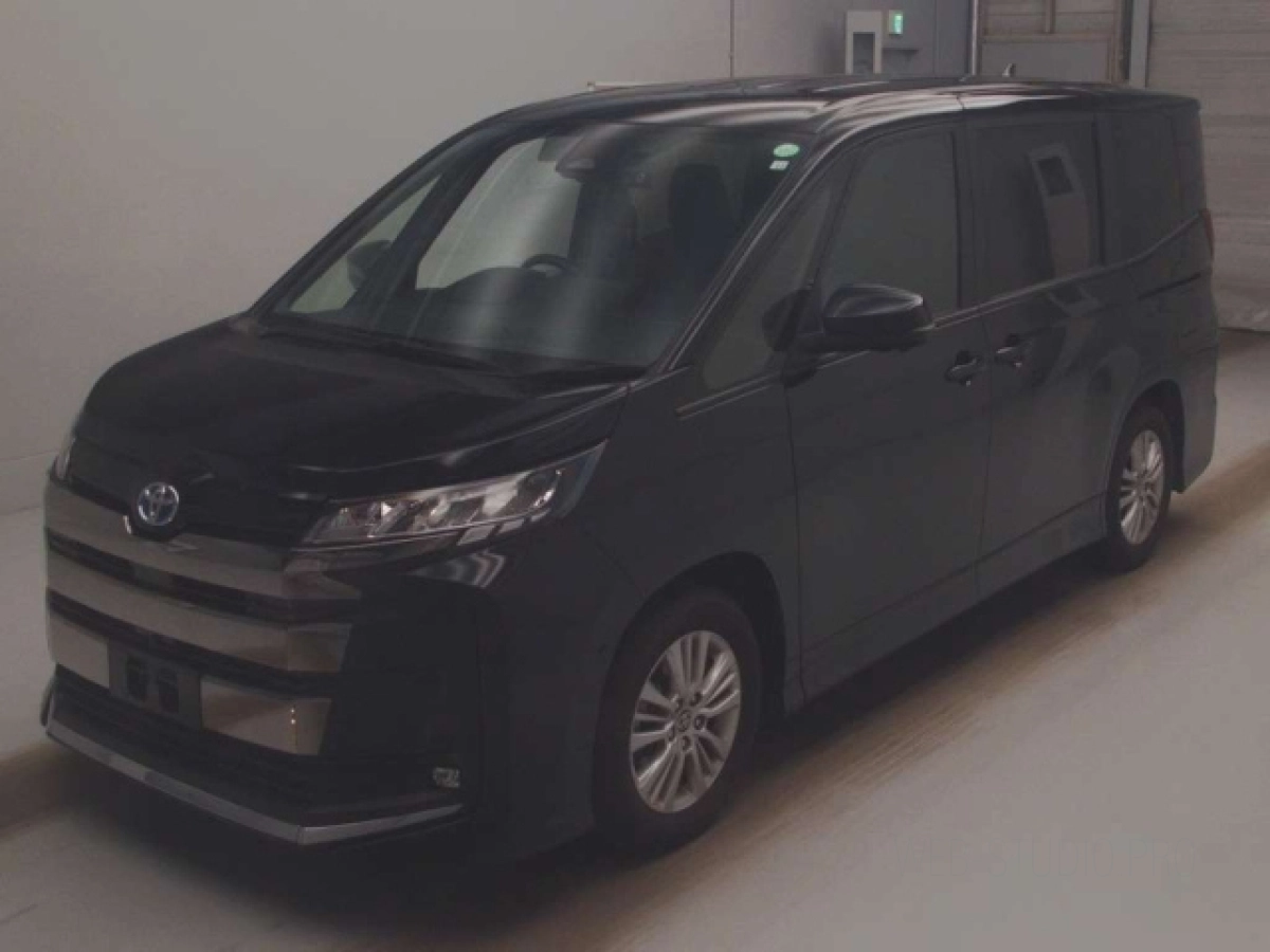 TOYOTA NOAH ZWR90W 2022