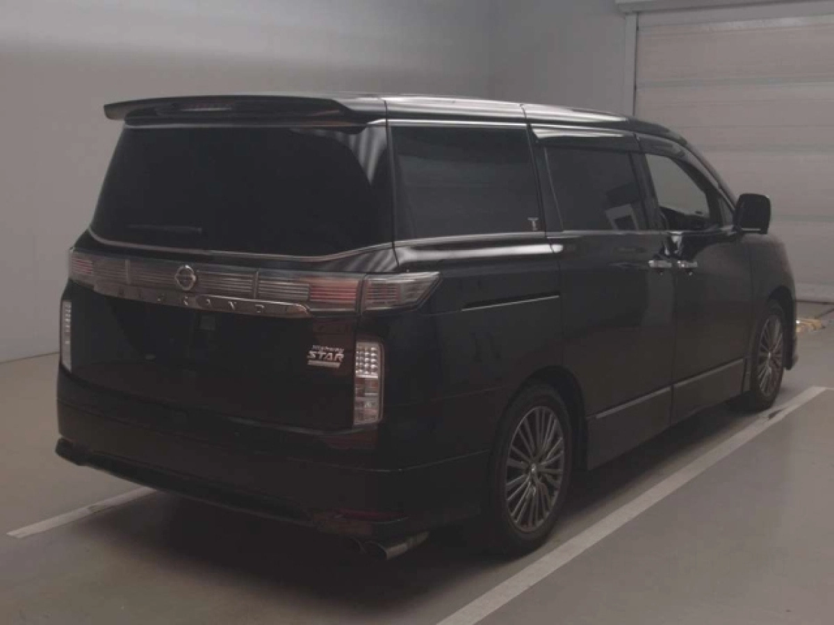 NISSAN ELGRAND