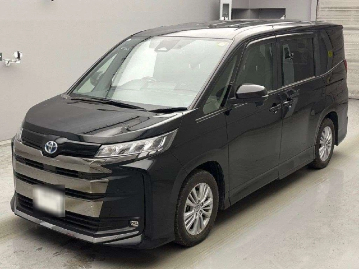 TOYOTA NOAH ZWR90W 2024