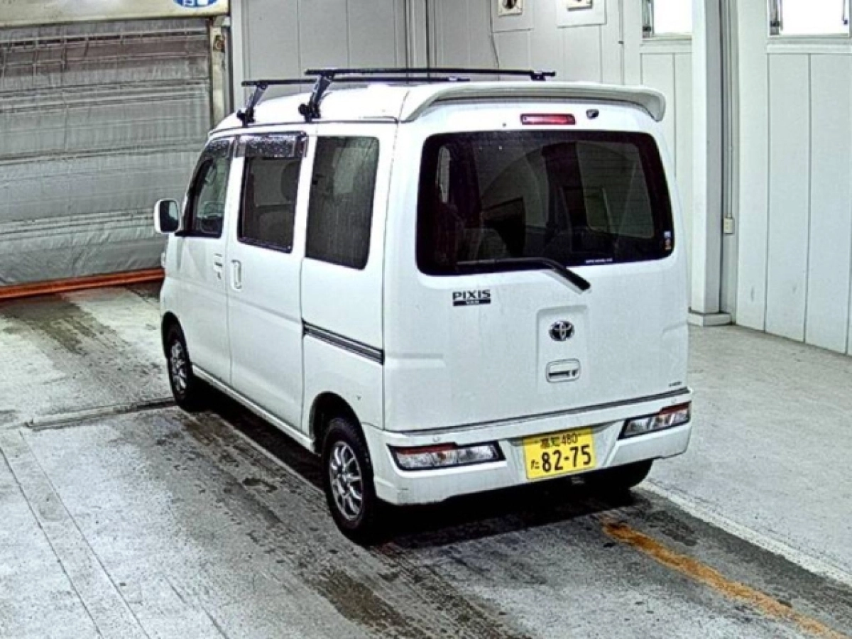 TOYOTA PIXIS VAN