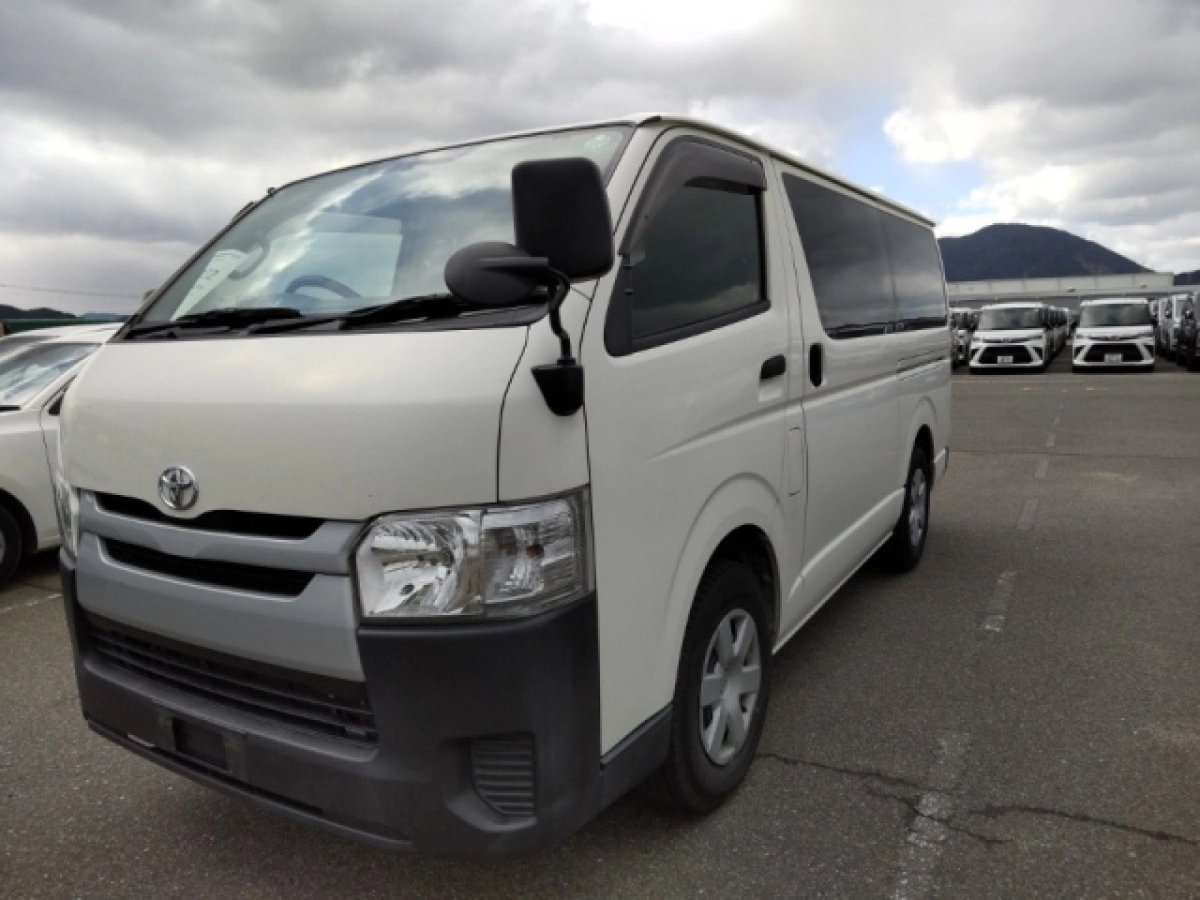 TOYOTA HIACE VAN TRH200V 2019