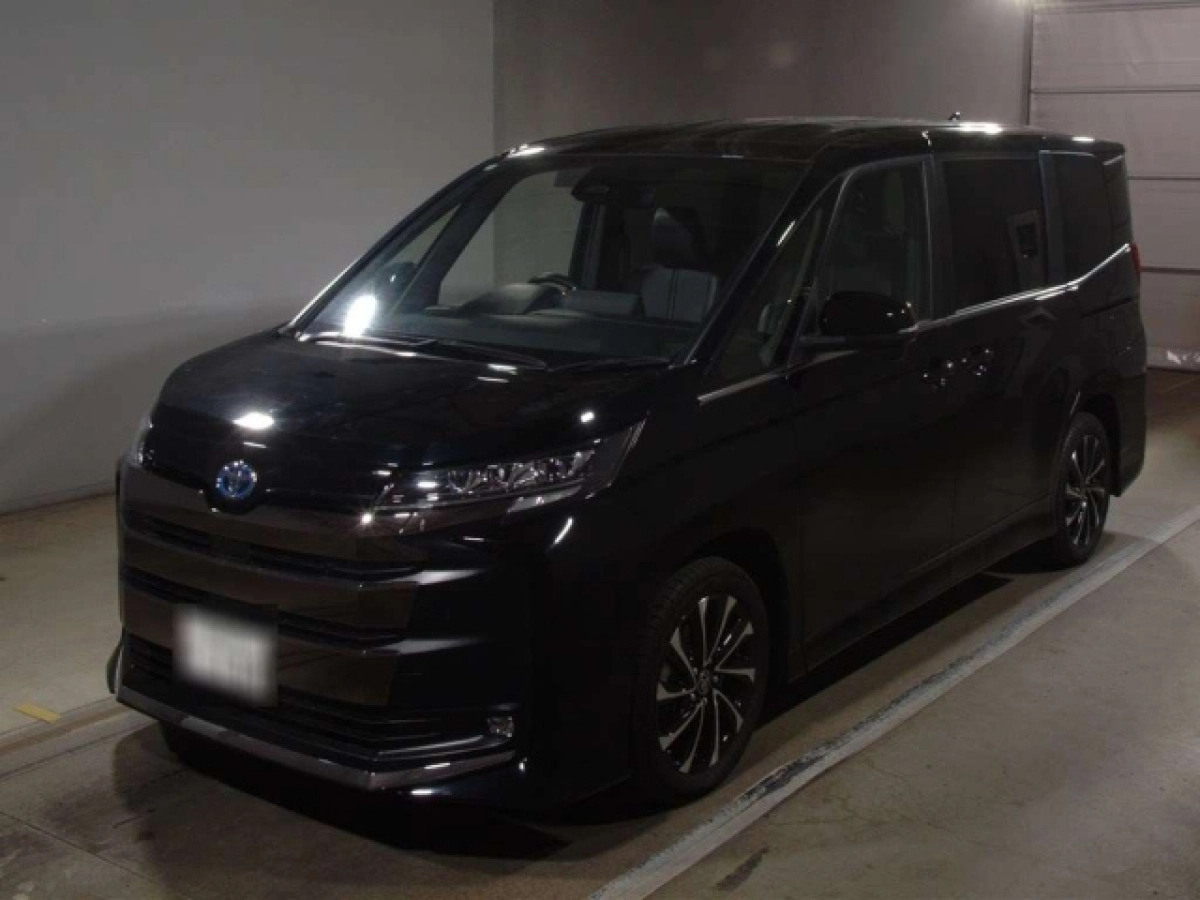 TOYOTA NOAH ZWR90W 2024
