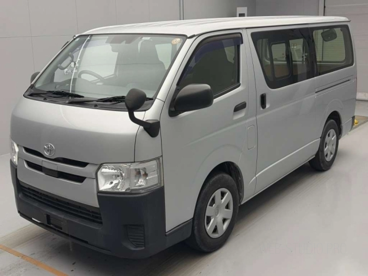 TOYOTA HIACE VAN TRH200V 2020