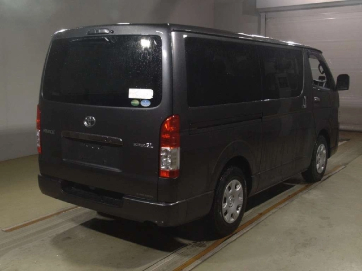 TOYOTA HIACE VAN