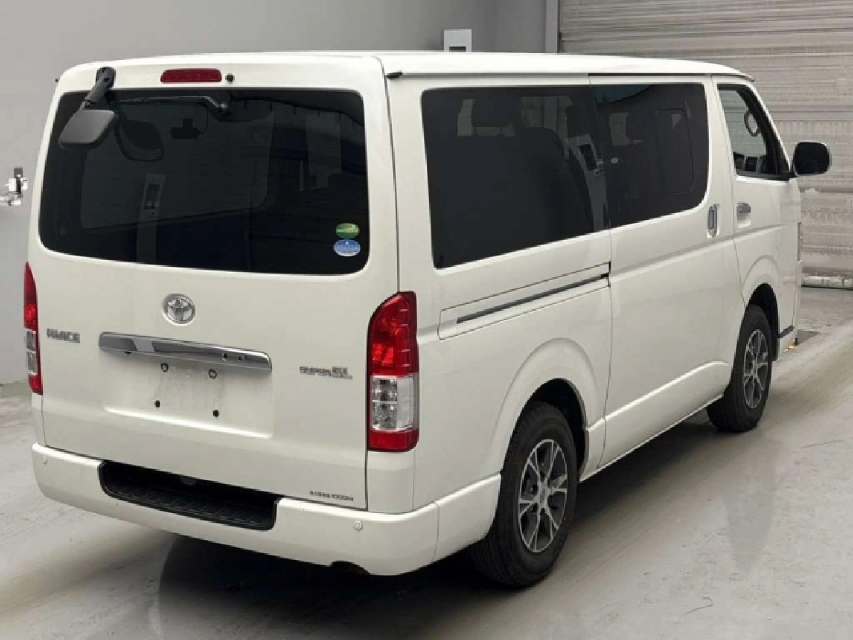 TOYOTA HIACE VAN