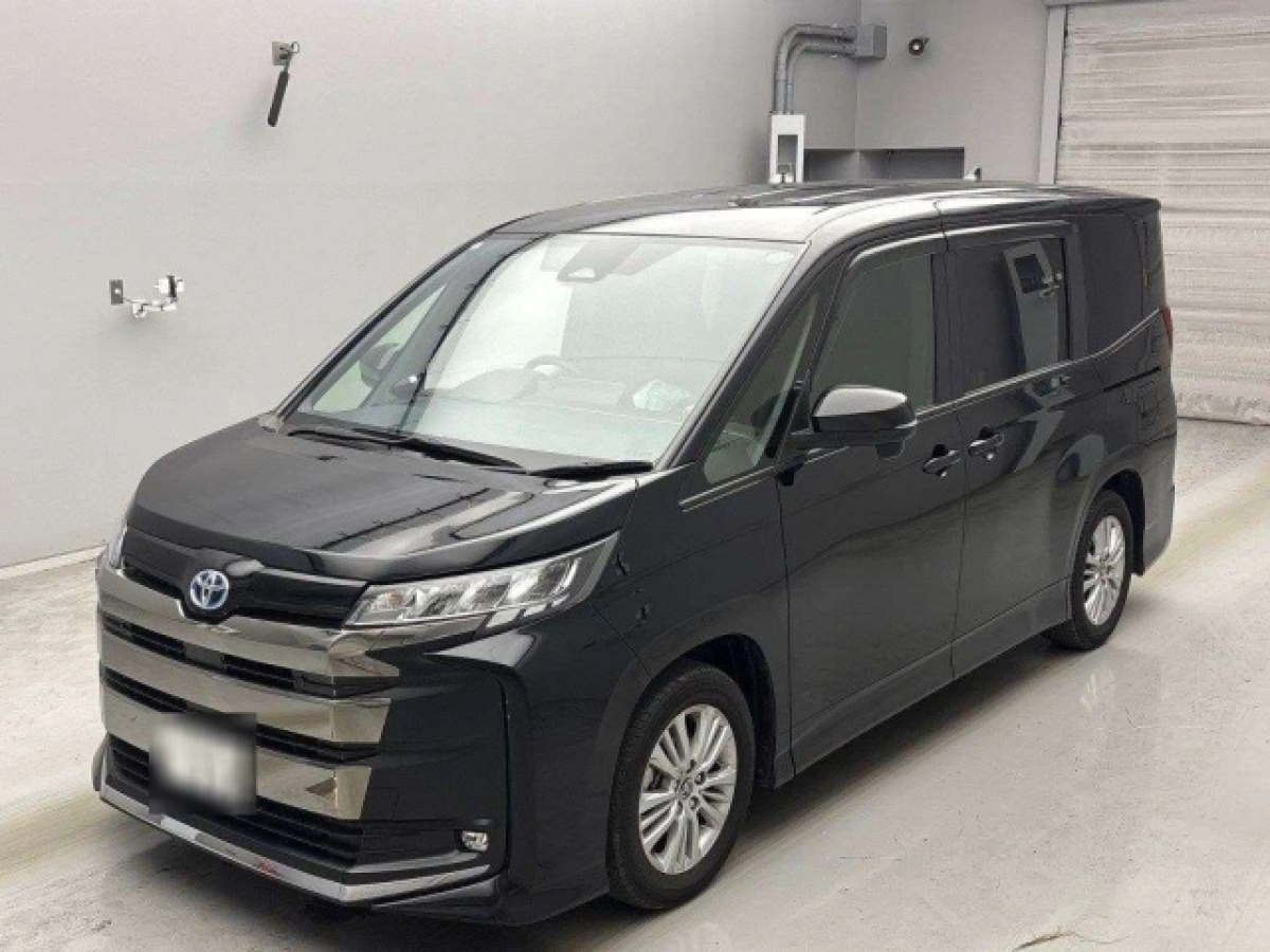 TOYOTA NOAH ZWR90W 2024