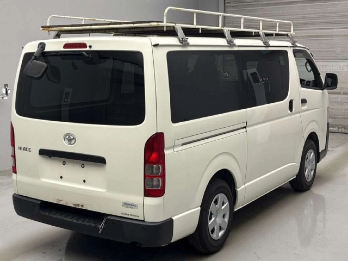 TOYOTA HIACE VAN
