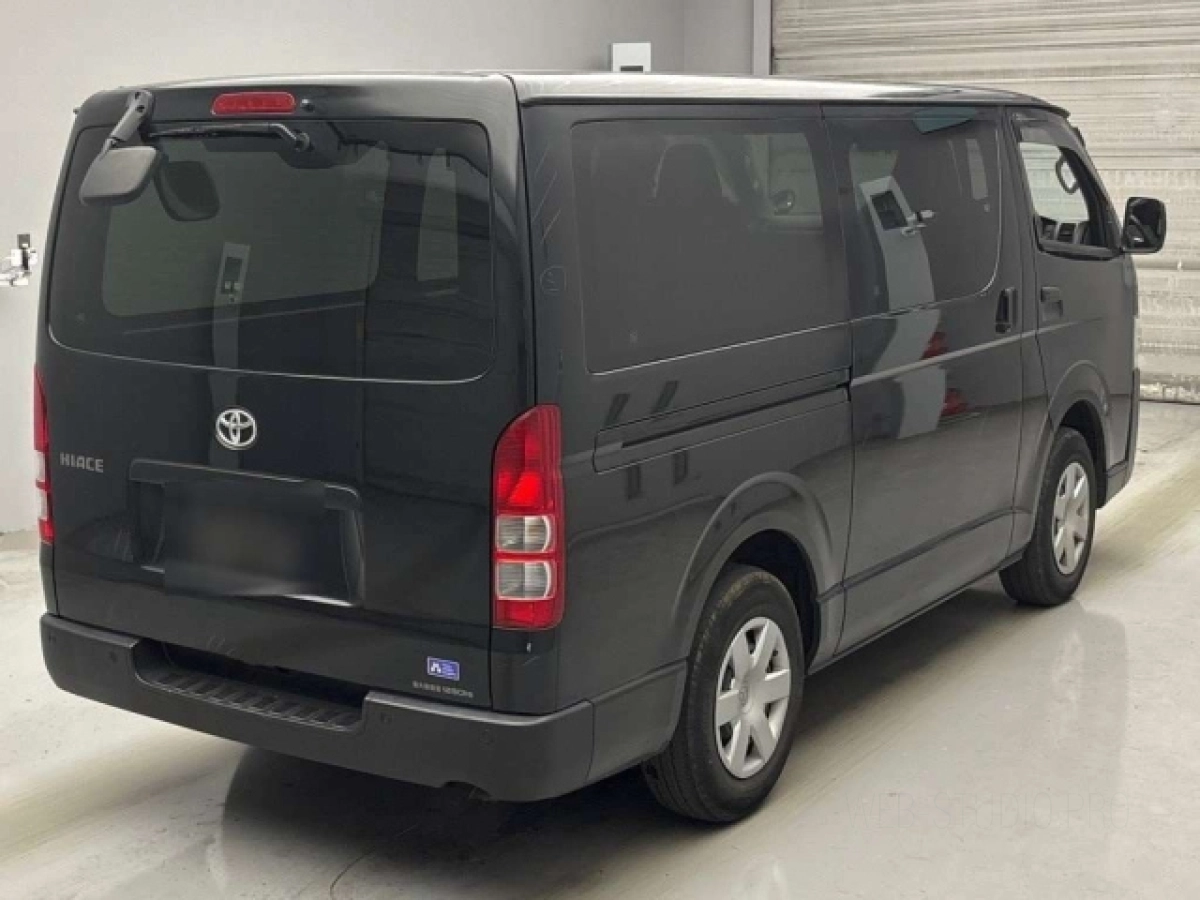 TOYOTA HIACE VAN