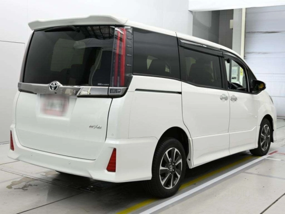 TOYOTA NOAH