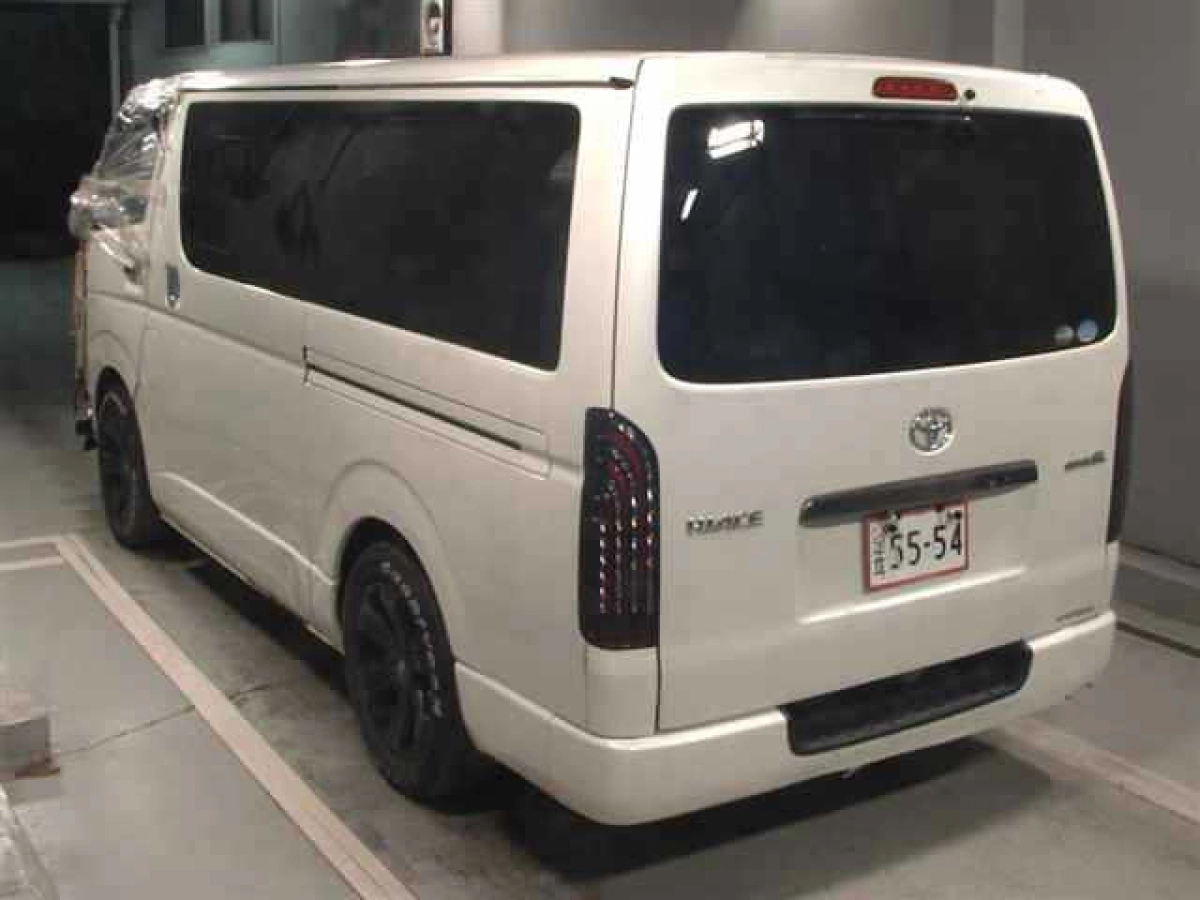 TOYOTA HIACE VAN