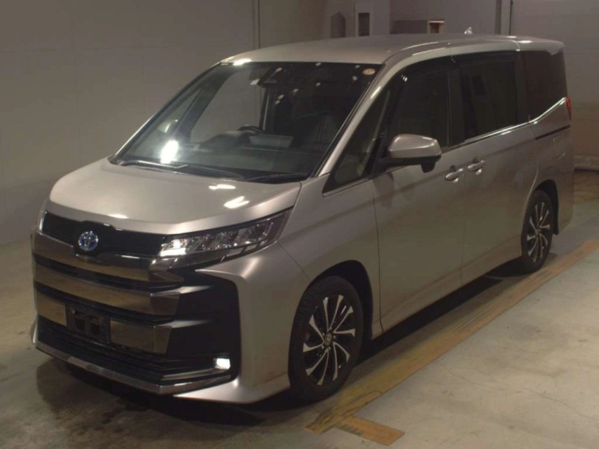 TOYOTA NOAH ZWR90W 2023