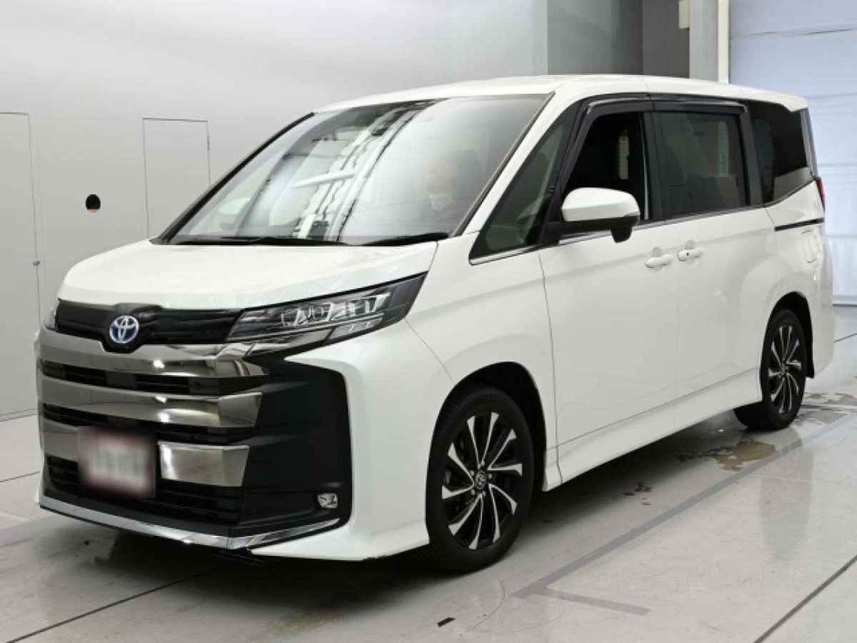 TOYOTA NOAH ZWR90W 2023