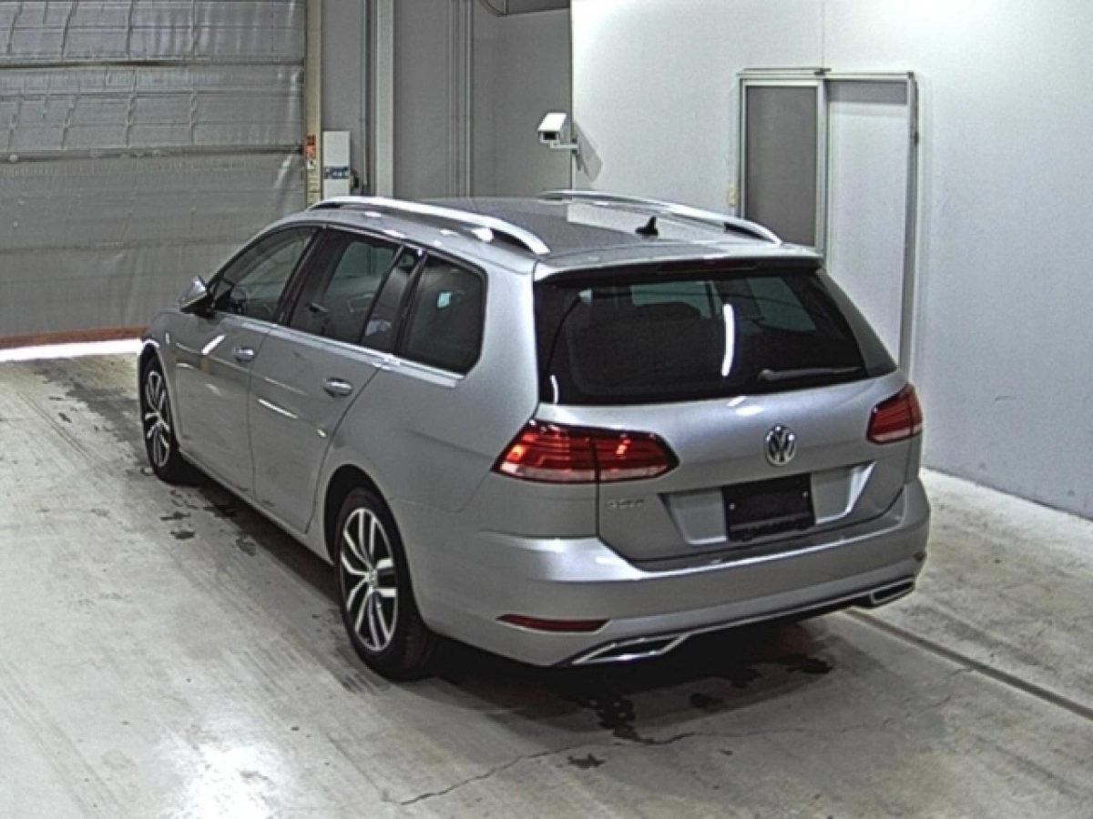 VOLKSWAGEN GOLF VARIANT