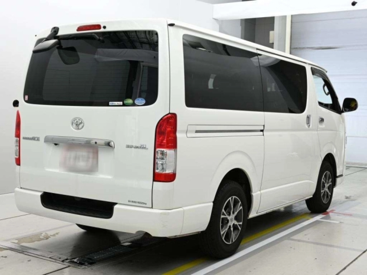TOYOTA REGIUS ACE VAN