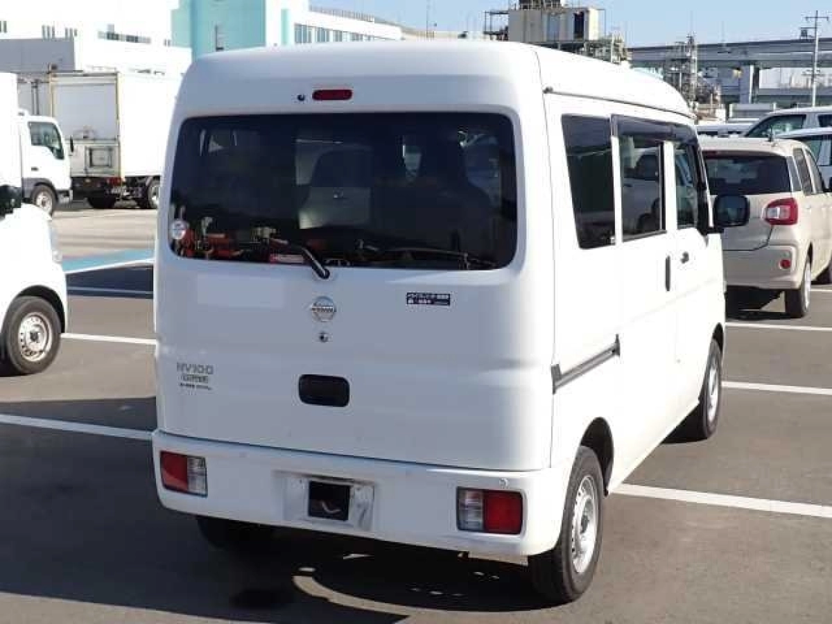 NISSAN CLIPPER VAN