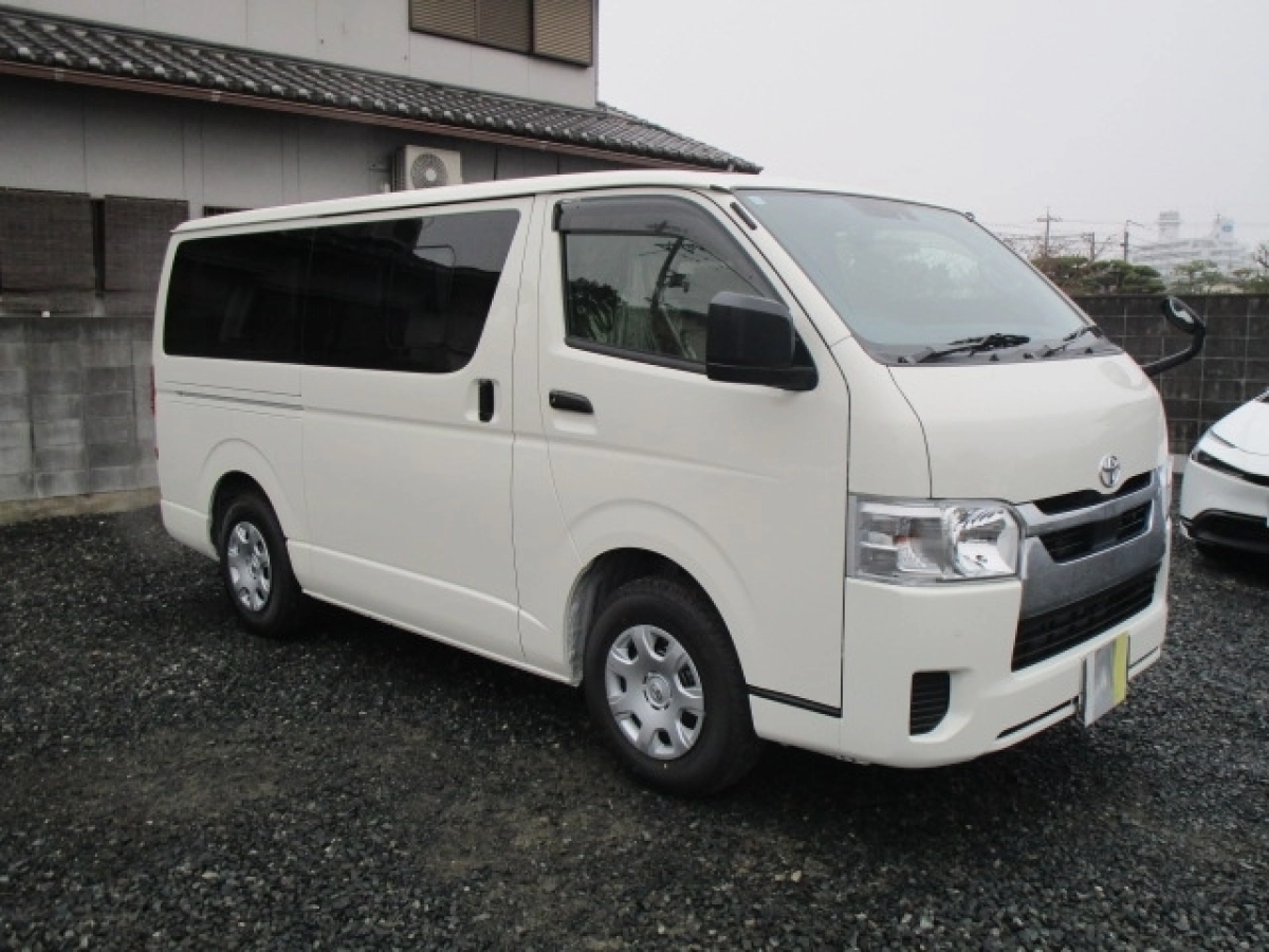 TOYOTA HIACE VAN