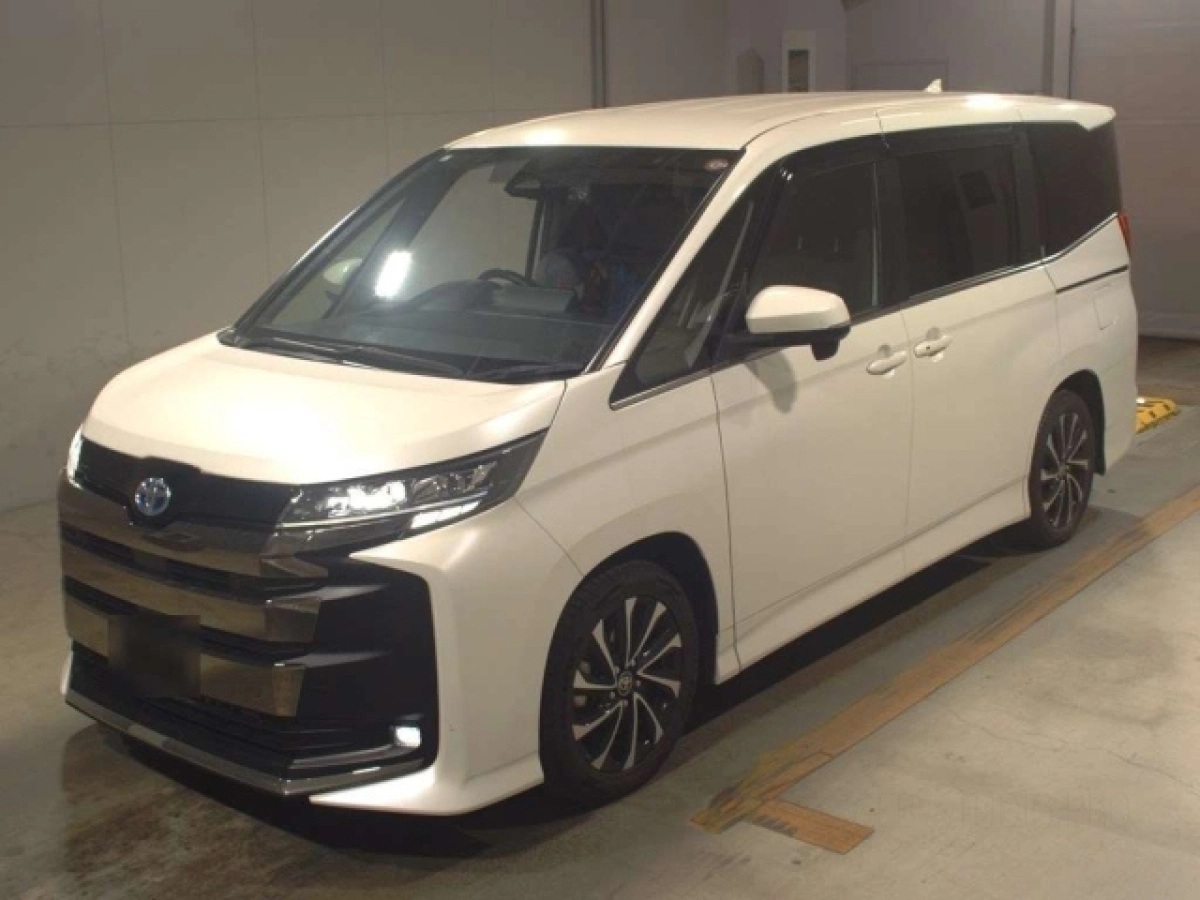 TOYOTA NOAH