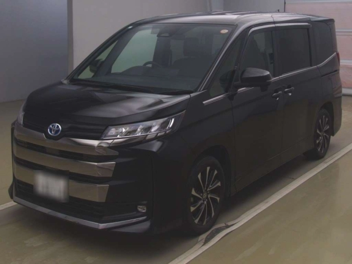 TOYOTA NOAH ZWR90W 2024