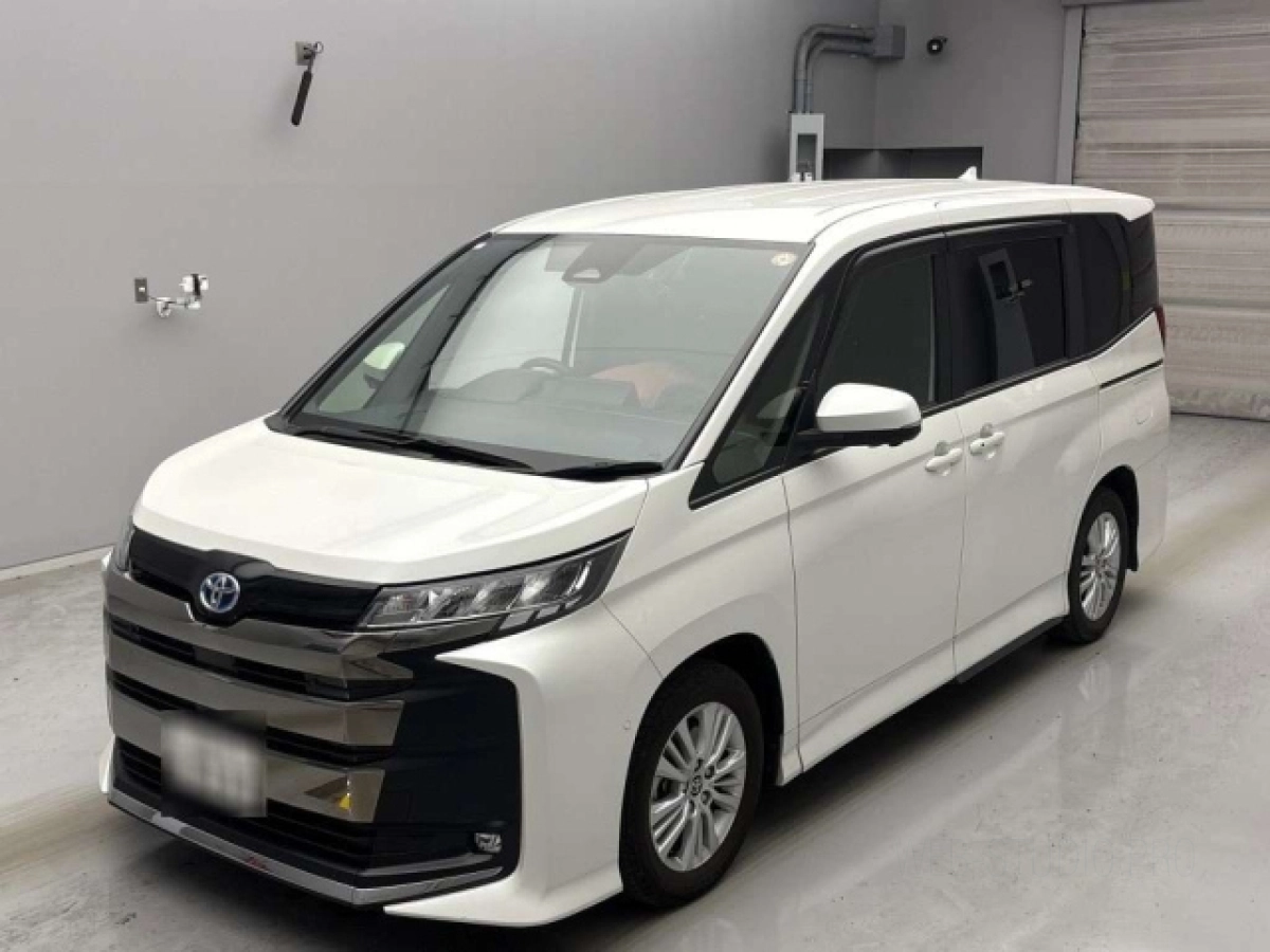 TOYOTA NOAH ZWR90W 2024
