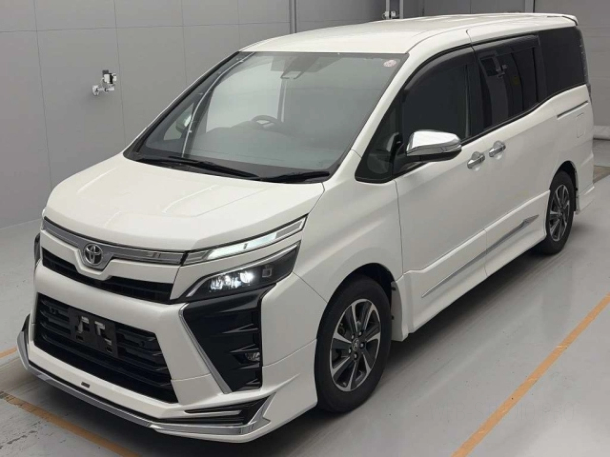 TOYOTA VOXY ZRR80W 2020
