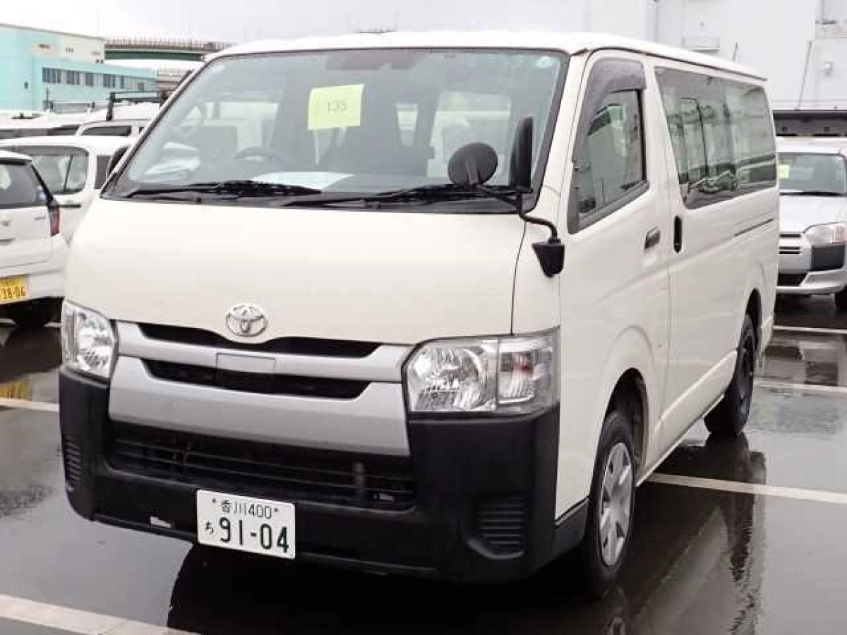 TOYOTA HIACE VAN TRH200V 2019