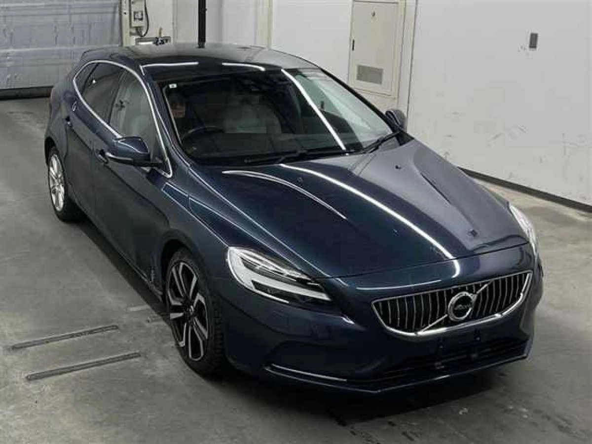 VOLVO V40 MB4154T 2020