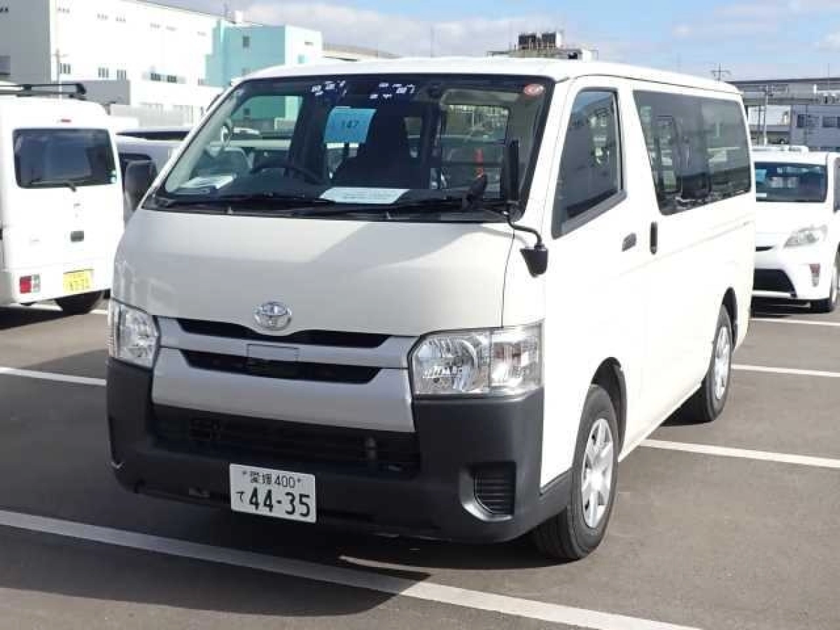 TOYOTA HIACE VAN TRH200V 2020