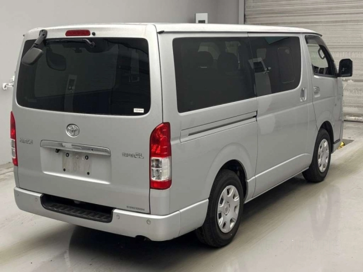 TOYOTA HIACE VAN