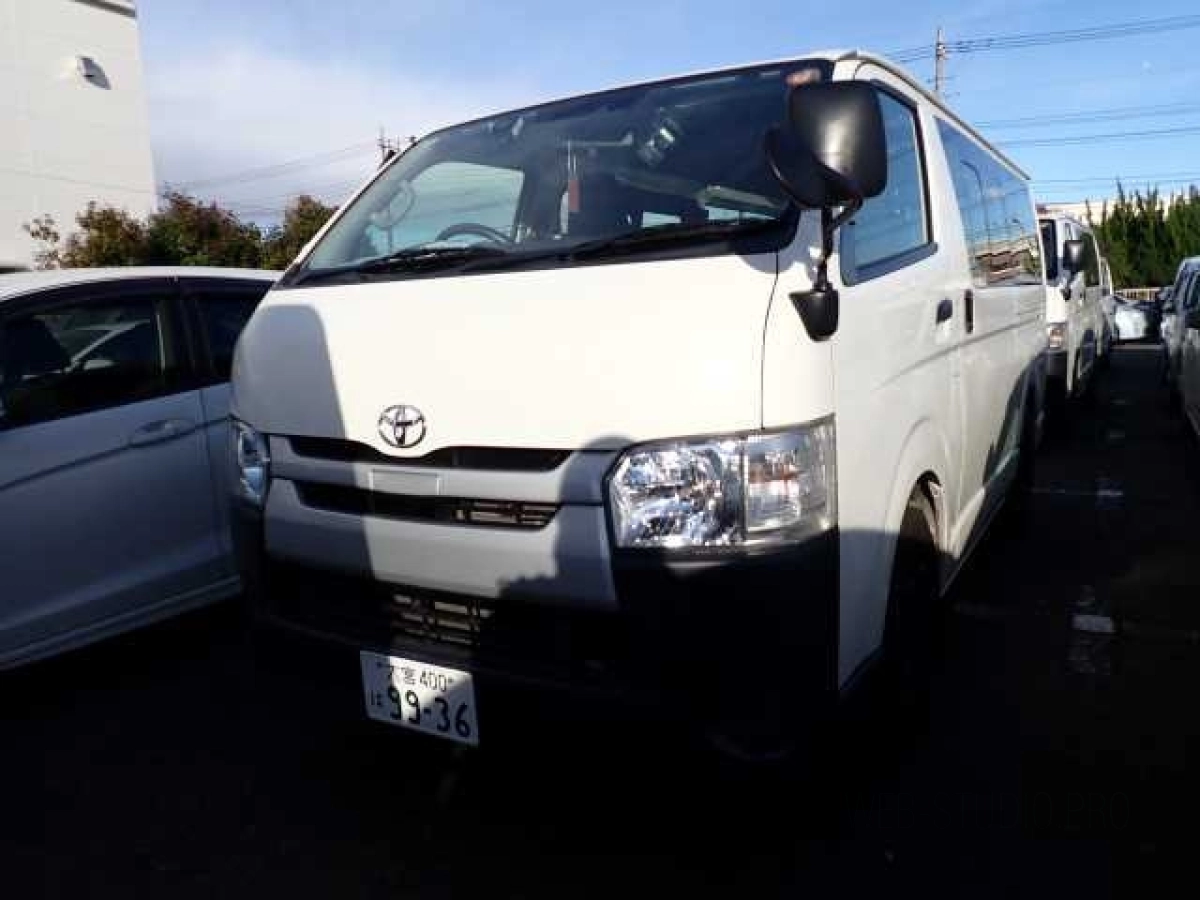 TOYOTA HIACE VAN TRH200V 2019