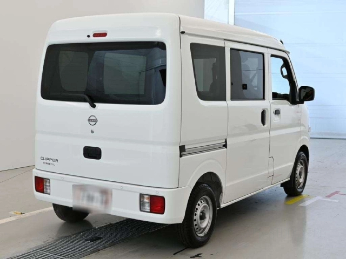 NISSAN CLIPPER VAN