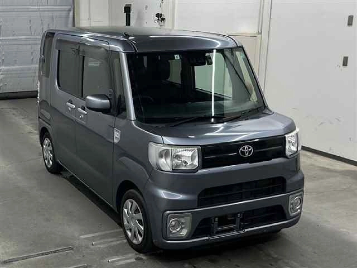 TOYOTA PIXIS MEGA LA700A 2019