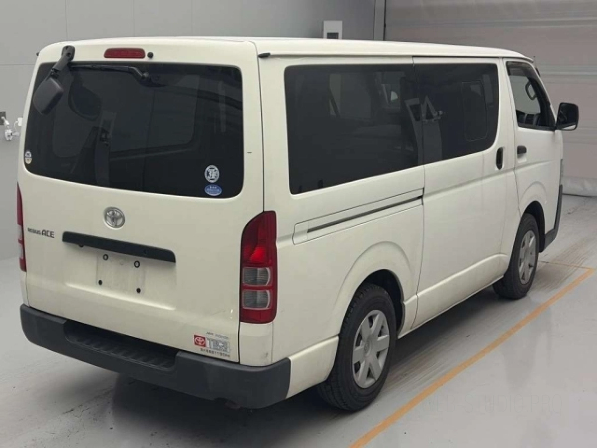 TOYOTA REGIUS ACE VAN