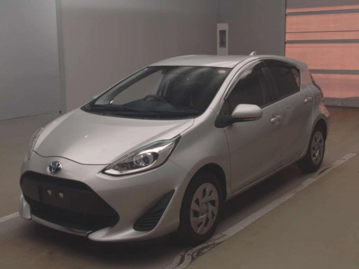 TOYOTA AQUA NHP10 2021