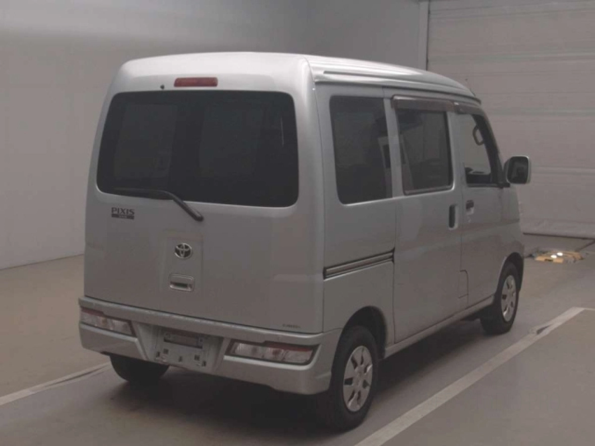 TOYOTA PIXIS VAN