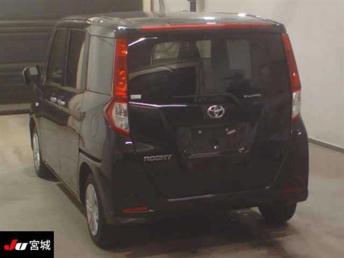 TOYOTA ROOMY