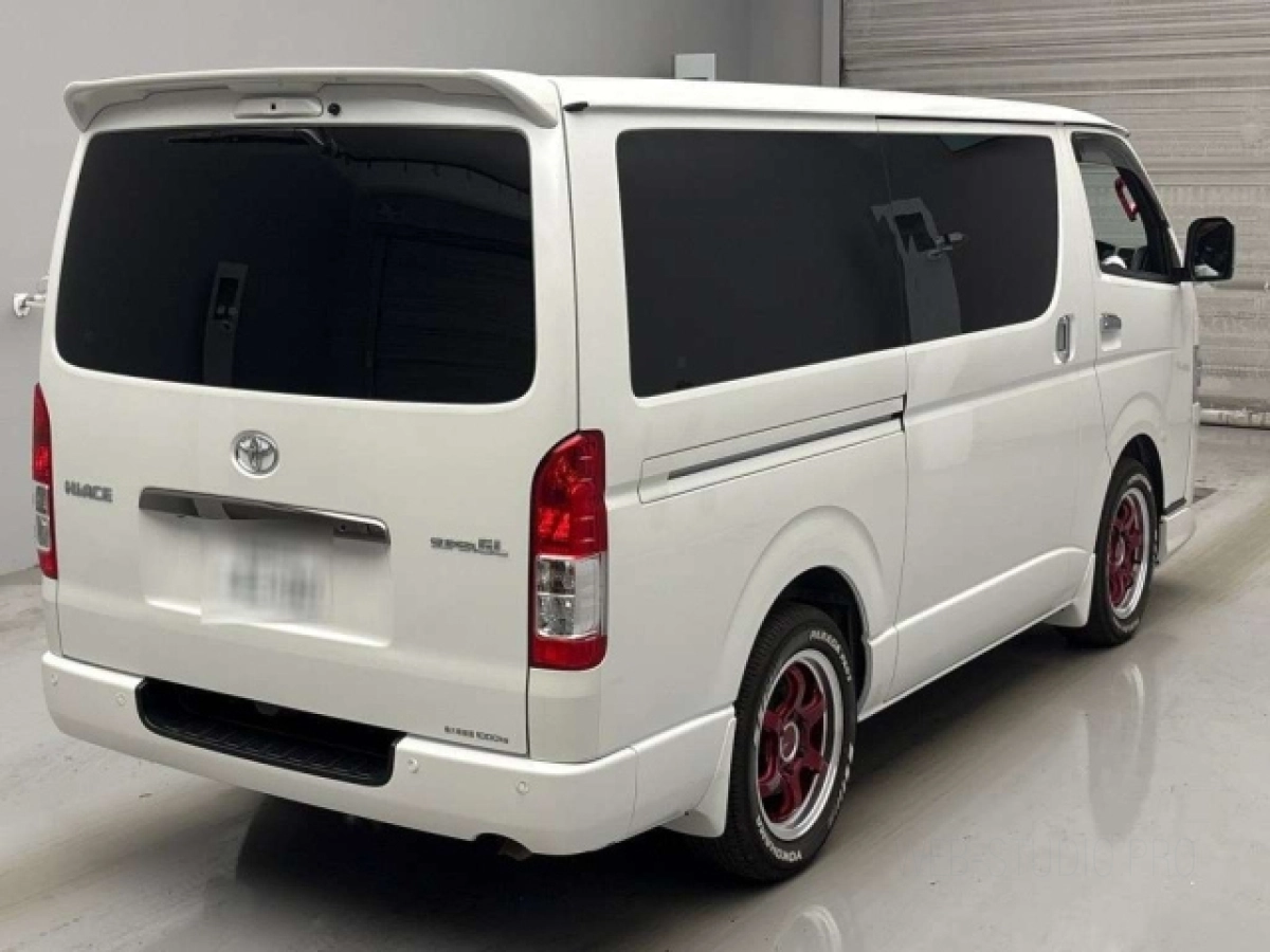 TOYOTA HIACE VAN