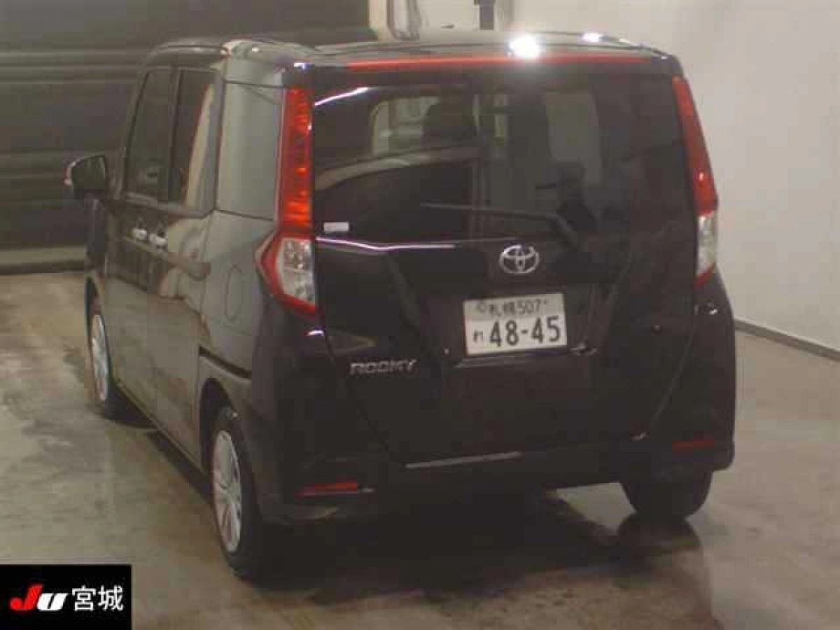 TOYOTA ROOMY