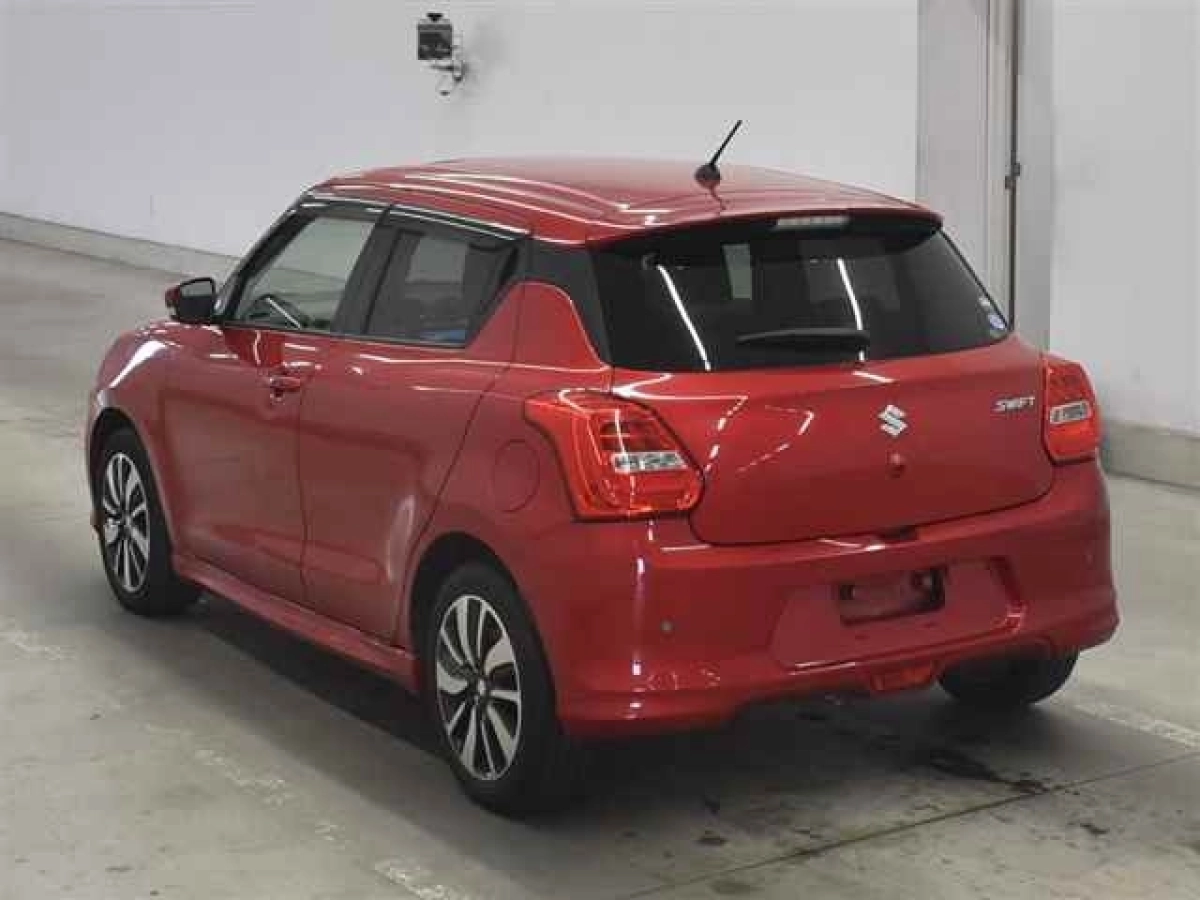 SUZUKI SWIFT