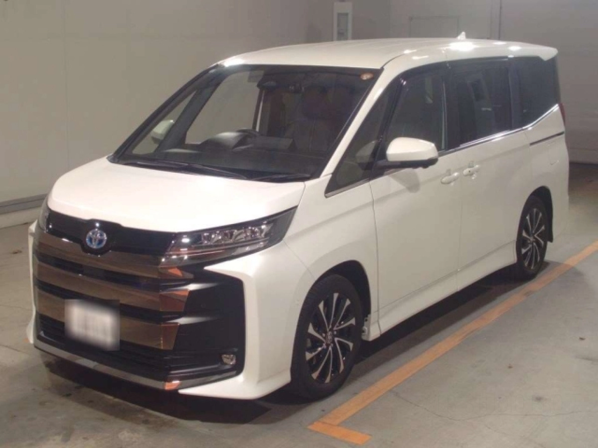 TOYOTA NOAH ZWR90W 2024